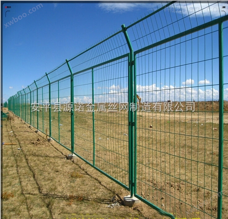 钢丝网片围栏哪里生产